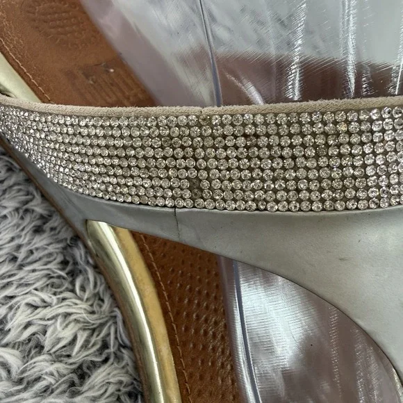 Fit Flops Beaded Slip On Flip Flops Silver Gold Women's Size 8 (EU 39, UK 6) - Picture 8 of 11